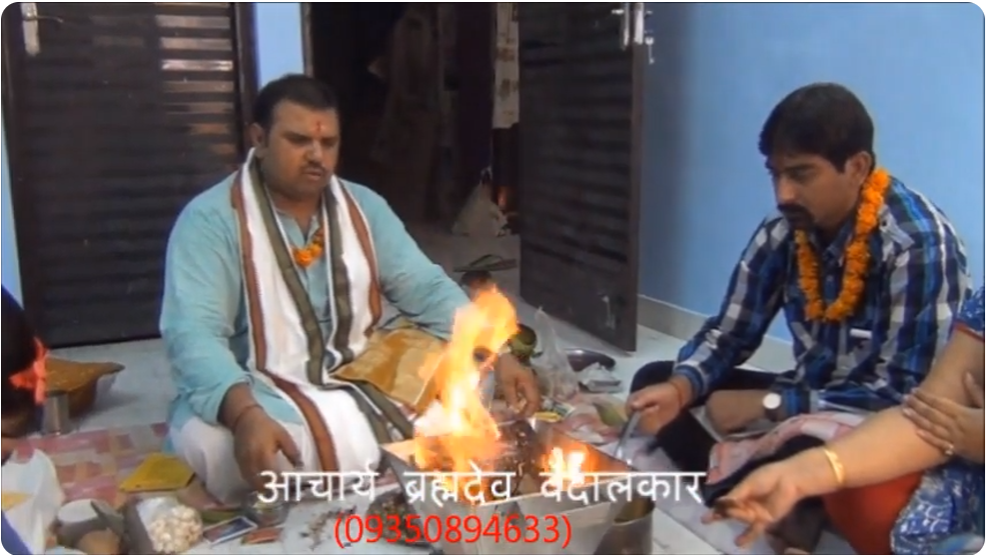 pandit ji offering havan in gaur city